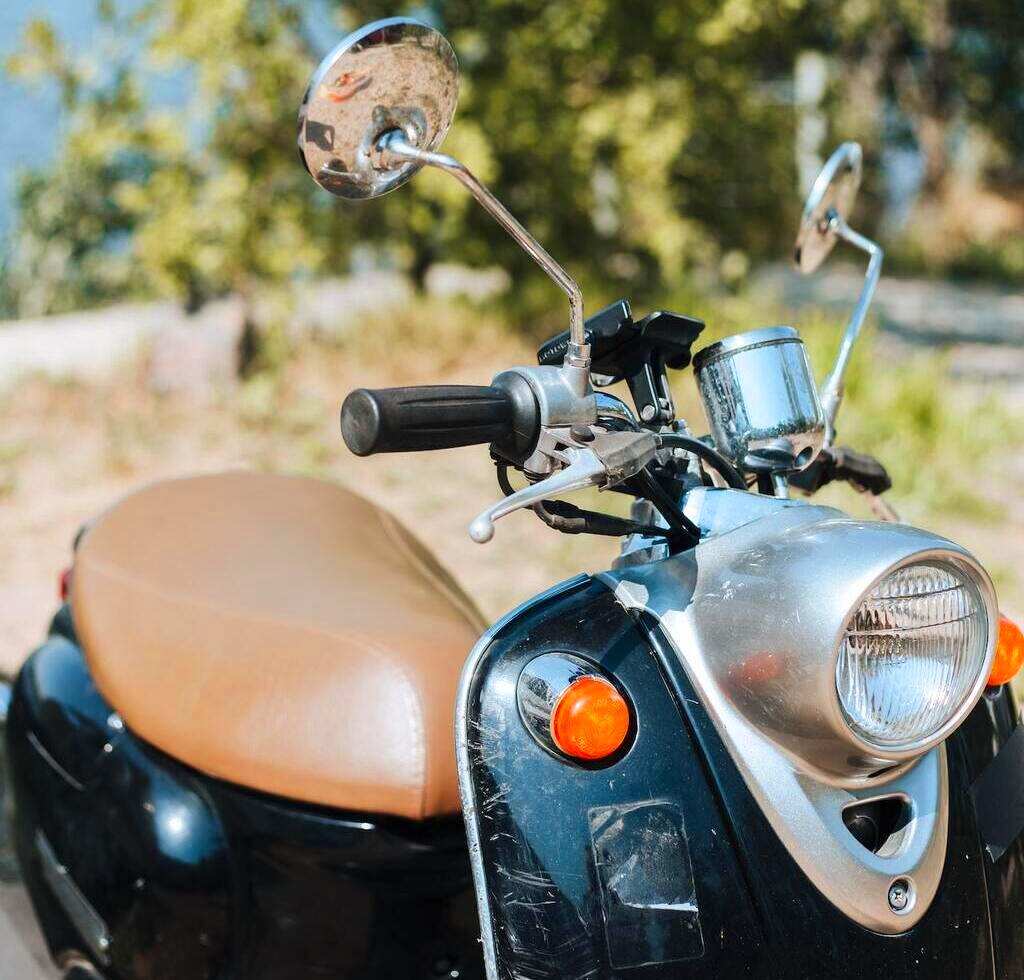 avoid blind spot in motorbike's rear mirror