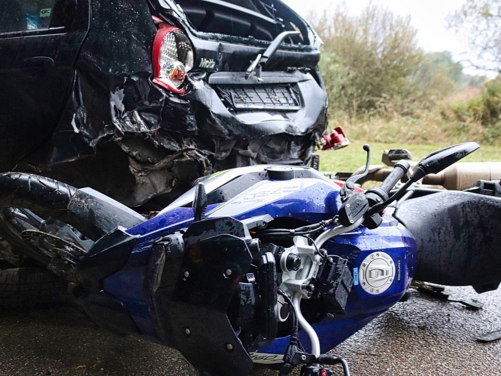 You are currently viewing What Factors Contribute to Increased Risk of Motorcycle Accidents?