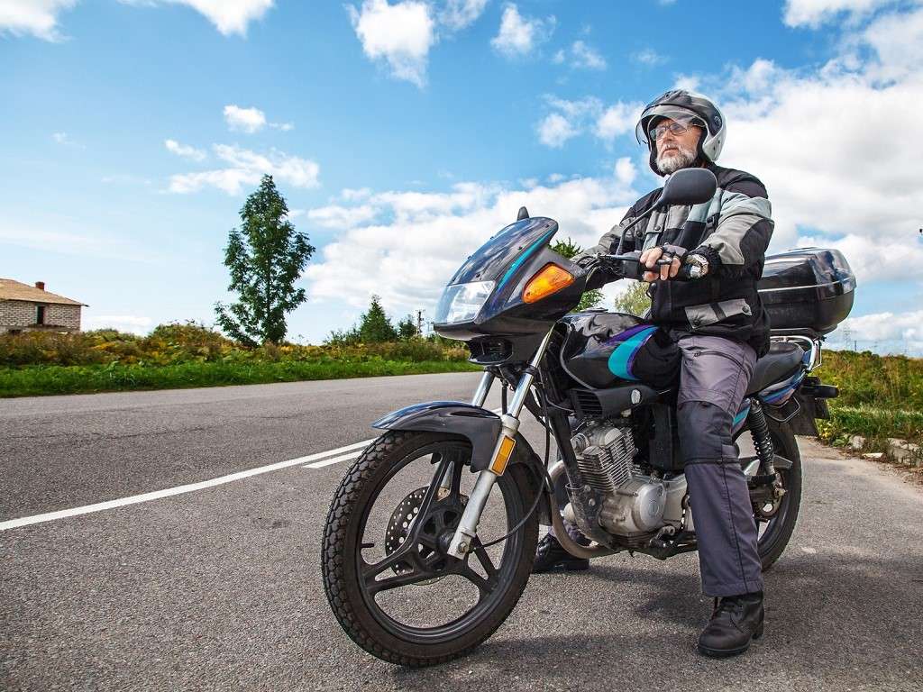 You are currently viewing How Do I Choose a Motorcycle Jacket for Long Distance Riding?
