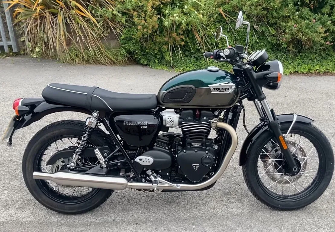 TRIUMPH BONNEVILLE T100