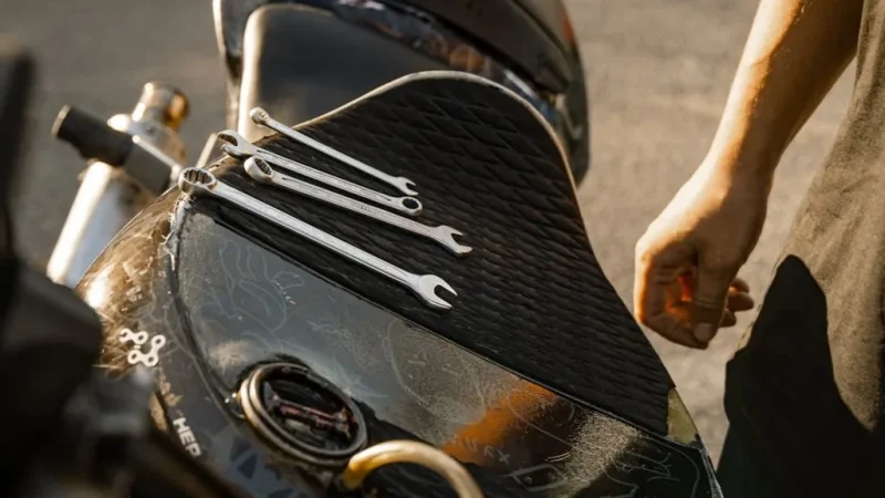 Home 8 How to remove motorcycle seat