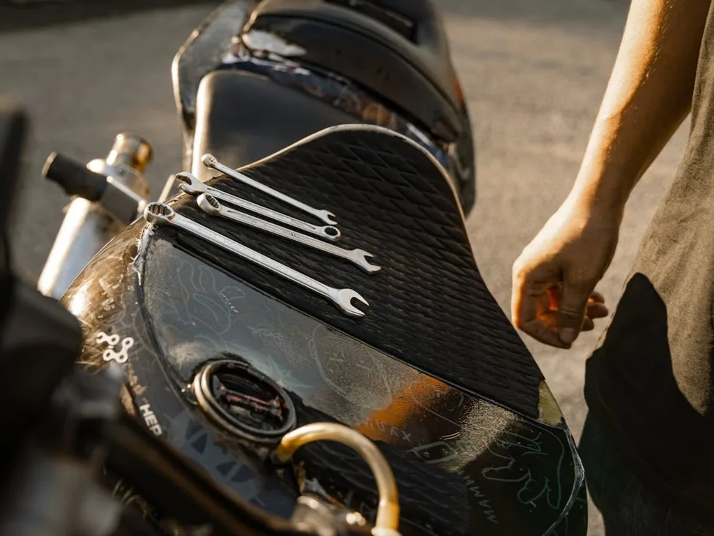 You are currently viewing How to Remove Motorcycle Seat: Tools and Tips